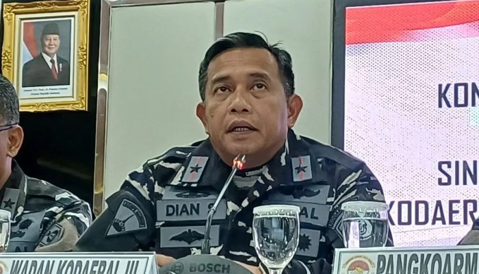 ‎TNI AL Sita 16 Ton Pasir Timah Ilegal di Gudang PIK II