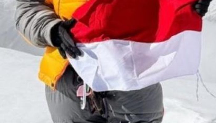 Pendaki Perempuan Indonesia Berhasil Menaklukkan Puncak Gunung Ama Dablam di Nepal