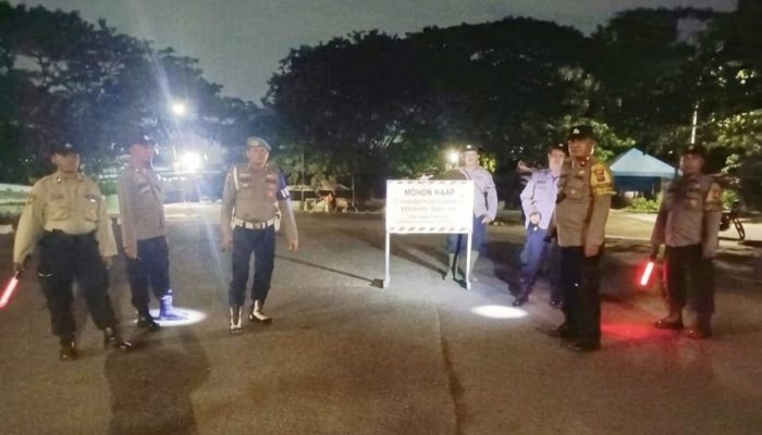Polisi Gelar Apel dan Patroli Gabungan Tiga Pilar Cilincing Sisir Titik Rawan Tawuran dan Begal di Jakarta Utara
