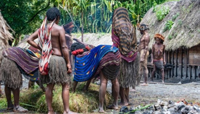 Khawatir OPM di Awimbon Memanas Puluhan Warga Dievakuasi TNI dari Kampung Kawe
