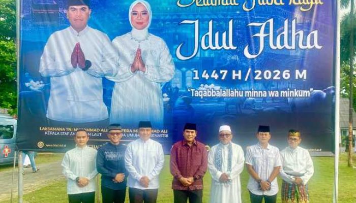 Danlanal Bintan Turut Dampingi Kasal Laksanakan Sholat Idul Adha 1447 H/2026 M di Tanjungpinang