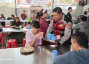 Polsek Metro Penjaringan Tebar Kepedulian Lewat Jumat Peduli, Ratusan Paket Makanan Dibagikan kepada Warga dan Pekerja Lapangan
