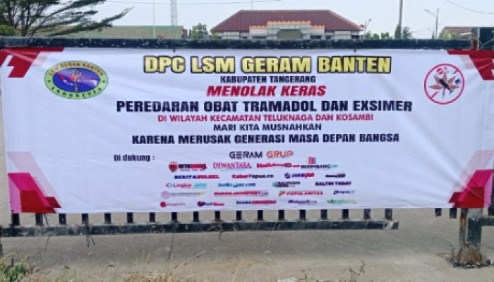 Spanduk Tolak Peredaran Obat Keras Tipe G Ramai Terbentang di Jalan Raya Teluknaga-Kosambi, Ada Apa?