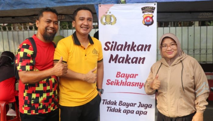 Jum’at Berkah, Kapolres Lebak Bagikan Makan Gratis kepada Warga