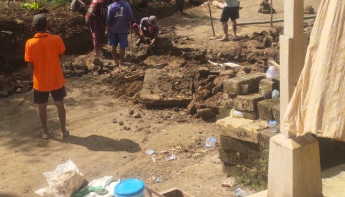 ‎Kecewa Tak Tersentuh Pembangunan, Warga Cipanengkas Sukabumi Swadaya Perbaiki Jalan Menuju Curug Banteng