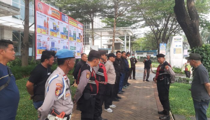 Polsek Metro Penjaringan Siagakan Personel, Pengamanan Aksi Mahasiswa di Menara Indomaret PIK Dilaksanakan Humanis
