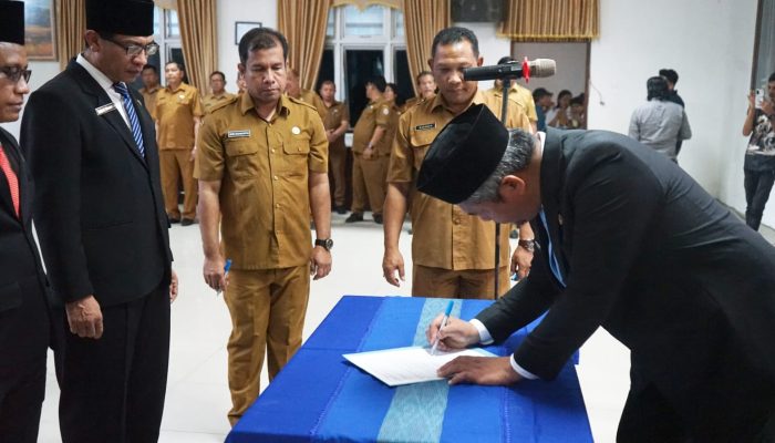Wakil Bupati Taput Lantik 17 Pejabat Administrator, Perkuat Kinerja Perangkat Daerah