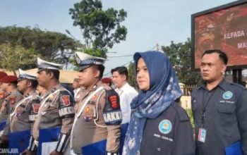 Apresiasi Dedikasi dan Respons Cepat Hotline 110, Kapolres Cianjur Beri Penghargaan Personel serta Warga