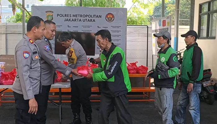 Polsek Kelapa Gading Tebar Kepedulian, 150 Nasi Kotak Dibagikan kepada Ojol dan Sabuk Kamtibmas