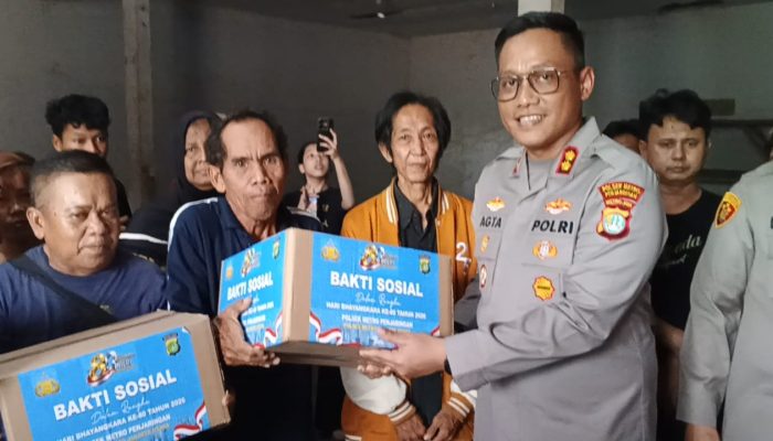 POLRI HADIR DI TENGAH DUKA, KAPOLRES METRO JAKARTA UTARA SALURKAN BANTUAN UNTUK KORBAN KEBAKARAN DI PENJARINGAN