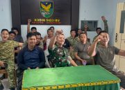 Kodim 0423/BU Gelar Nonton Bareng Bersama Warga Gunung Selan dan Gunung Agung, Pererat Kebersamaan TNI-Rakyat