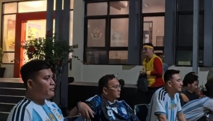 Kapolres Metro Jakarta Utara Nobar Piala Dunia 2026 Bersama Warga di Kelapa Gading, Pererat Sinergi Jaga Kamtibmas