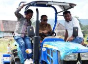 Bupati Taput Salurkan Bantuan Alsintan Kepada Petani di Pangaribuan, dan Pastikan Perbaikan Infrastruktur