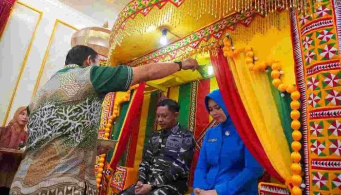 Danlanal Simeulue Jalani Prosesi Peusijuk, Pererat Sinergi Dengan Forkopimda Simeulue