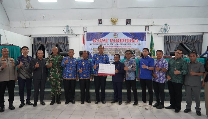 Perda Retribusi dan Pajak Disahkan DPRD Toba Bersama Eksekutif