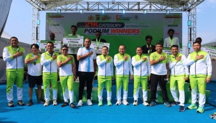 Komandan Bersama Prajurit Lanal Dumai Meriahkan Riau Bhayangkara Run 2026, Perkokoh Soliditas TNI-Polri Wujudkan Riau Yang Sehat, Hijau dan Lestari