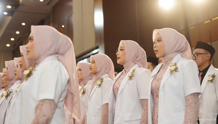 FK UMS Kukuhkan 79 Dokter Baru, Siap Mengabdi untuk Kesehatan Masyarakat