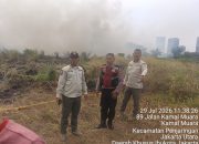 Lahan Kosong di Belakang Pabrik Balon Kamal Muara Terbakar, Api Padam dalam Dua Jam