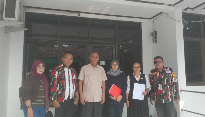 ‎Perkuat Sinergi, Pengurus Baru Marcab Lebak Serahkan SK Ke Kabid Poldagri Kesbangpol
