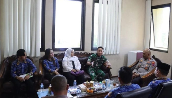 Bangun Soliditas TNI-Polri, Kapolres Kendal Silaturahmi ke Kodim 0715 Bersama Kesbanglinmas