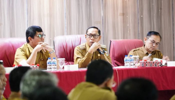 Bupati Taput Pimpin Rapat Evaluasi Realisasi Belanja Daerah Tahun Anggaran 2026
