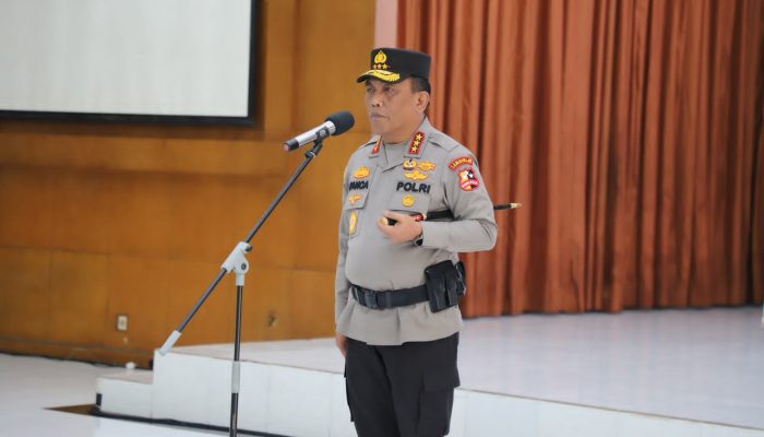Pasukan Pelopor BKO Polda NTT Bergerak Tangani Dampak Gempa, Layani dan Bantu Warga di Lokasi Pengungsian