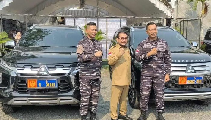 Dukung Operasional TNI AL, Yayasan Mahatir Mohammad Zain Hibahkan 2 Pajero Sport untuk Kodaeral XIII