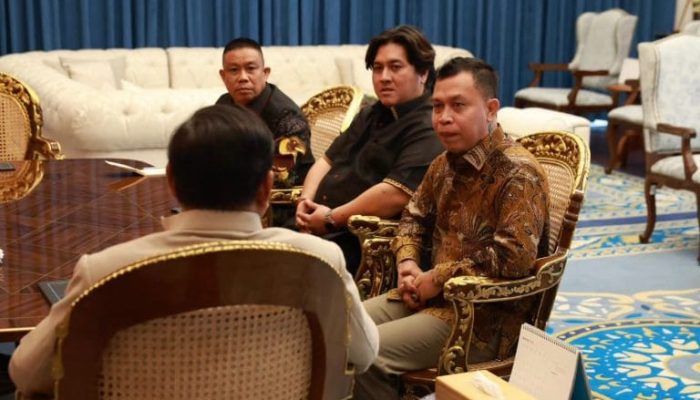 Presiden Prabowo Terima Kunjungan Panglima Suku Dayak di Istana Merdeka