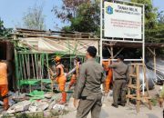 Pemprov DKI Tertibkan Bangunan Liar dan 7 Garasi di Atas Lahan Aset Negara di Pegadungan