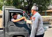 Jelang HUT RI ke-81, Polsek Koja Bersama Tiga Pilar Bagikan 150 Bendera Merah Putih
