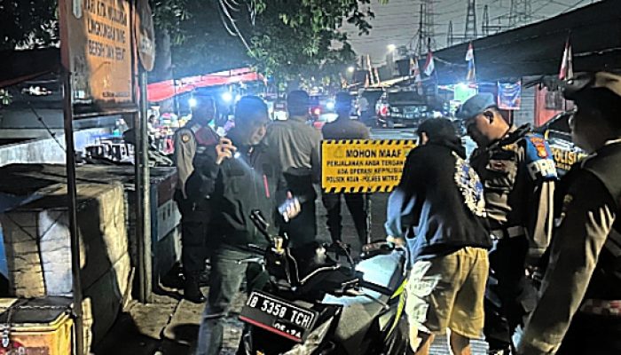 Cegah Tawuran, Polsek Koja Patroli KRYD Bubarkan Remaja yang Nongkrong Larut Malam