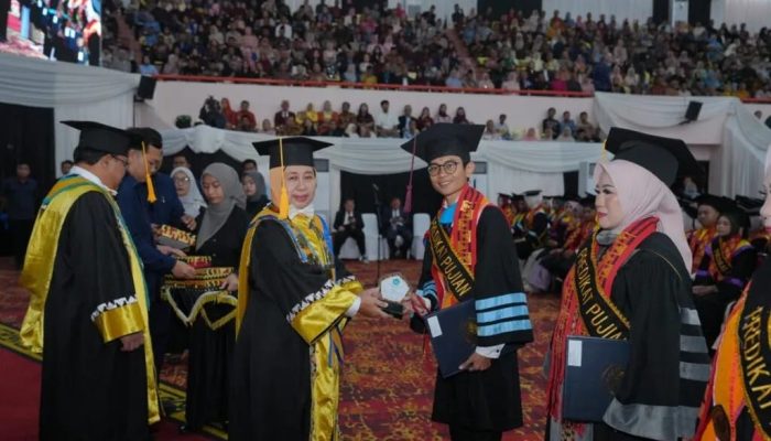 Usia 29 Tahun, Fendi Jadi Wisudawan Doktor Terbaik Unila