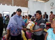 Bupati Taput Berikan Bantuan Kepada Warga Terdampak Puting Beliung, di Siborongborong, 47 Rumah Rusak
