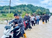 Pangkalan TNI AL Nias Gerak Cepat Bantu Warga Terdampak Banjir di Teluk Dalam Nias Selatan
