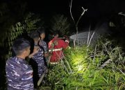 Langsung ke TKP, Prajurit Lanal Ranai Bantu Padamkan Kebakaran Lahan