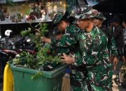 ‎TNI Bersama Masyarakat Bersihkan Pasar Madiun, Pedagang Sambut Positif