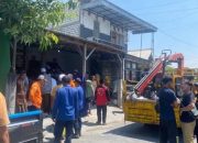 Jenazah 250 Kg Sulit Dipindahkan, Damkar Gresik Kerahkan Crane hingga Pemakaman 5 Jam
