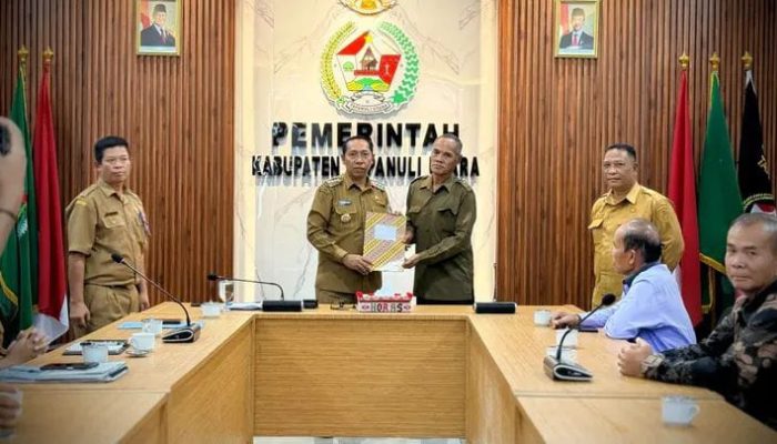Pemkab Taput Serahkan SK Pengakuan dan Perlindungan Masyarakat Hukum Adat Huta­lontung, Kec. Muara