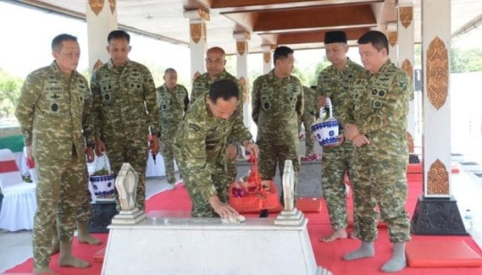 Panglima TNI Ziarah ke Makam Presiden RI Ke-2 dan Panglima Besar Jenderal Soedirman
