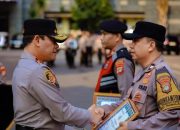 Kapolda Metro Jaya Berikan Penghargaan kepada Tiga Anggota yang Berdedikasi Bantu Masyarakat