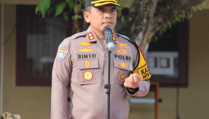 Kapolres Pesisir Barat Pimpin Apel Pagi, Tegaskan Profesionalisme dalam Pelaksanaan Tugas