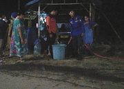 Tanggap Darurat Kemarau Panjang, Kecamatan Leuwidamar Salurkan Air Bersih ke Desa Cisimeut