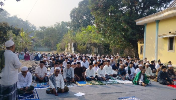 Kemarau Melanda, Masyarakat Se-Kemantren Cisimeut Gelar Salat Istisqa