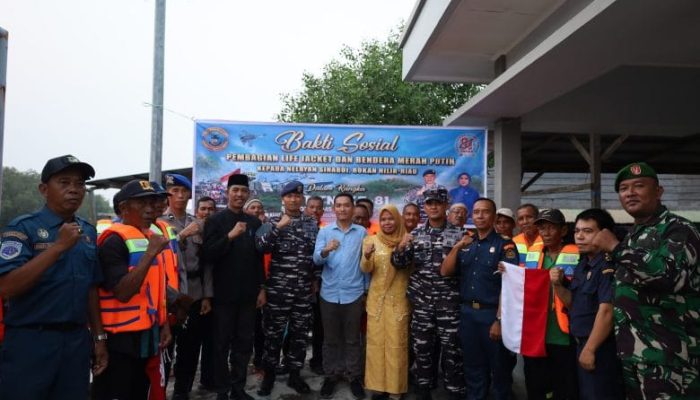 Dari Bagansiapiapi Hingga Panipahan, Danlanal Dumai Tebar Kepedulian Bagi Nelayan Kabupaten Rokan Hilir