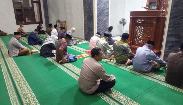 Bhabinkamtibmas Polsek Kedondong Safari Subuh Dan Sampaikan Pesan Kamtibmas di Masjid Raudhatul Jannah