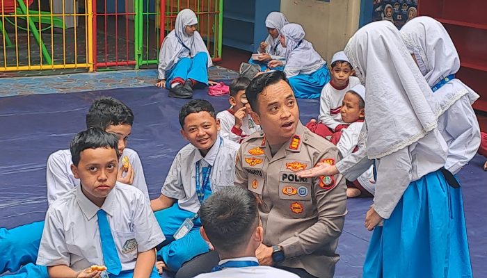 Polisi Peduli Pendidikan, Kapolsek Tambora Tanamkan Karakter dan Disiplin Sejak Dini