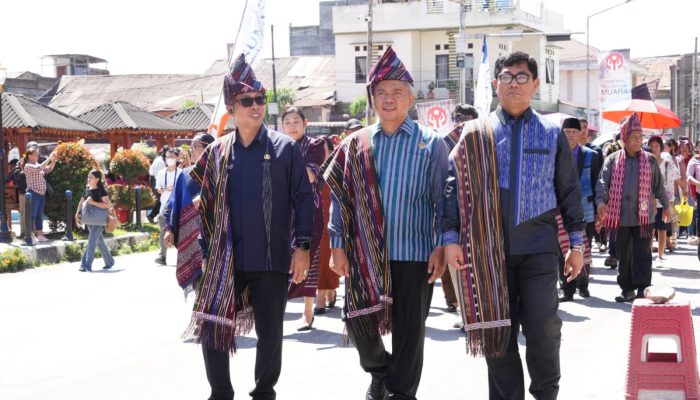 Bupati Taput Ajak Masyarakat Lestarikan Ulos, Bangga sebagai Identitas dan Jati Diri Budaya Batak