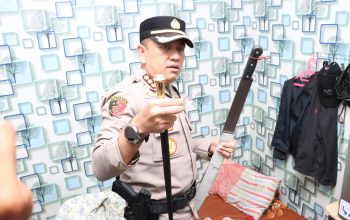Kapolres Jakbar Kombes Pol Nasriadi Pimpin Penggerebekan Kampung Boncos, Tiga Orang Diamankan