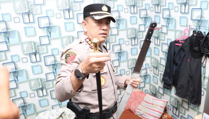 Kapolres Jakbar Kombes Pol Nasriadi Pimpin Penggerebekan Kampung Boncos, Tiga Orang Diamankan