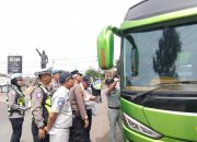 Operasi Patuh Krakatau 2026, Polres Lampung Utara Bagikan 100 Brosur Imbauan Keselamatan Berlalu Lintas Kepada Pengguna Jalan